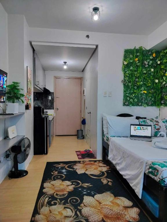 27th Floor Cozy Studio Unit with City View in Mplace, Manila