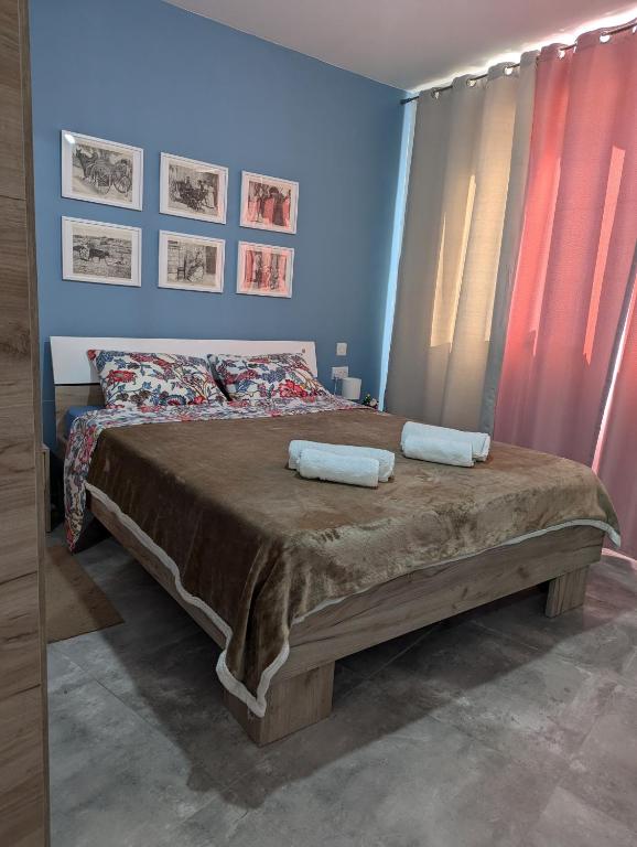 New central apartment close to promenade, St Paul's Bay