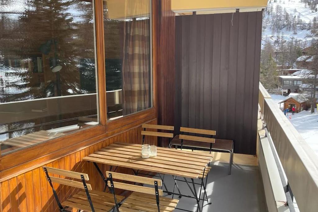 T3 aux Ecrins IV, skis aux pieds à Vars - 4