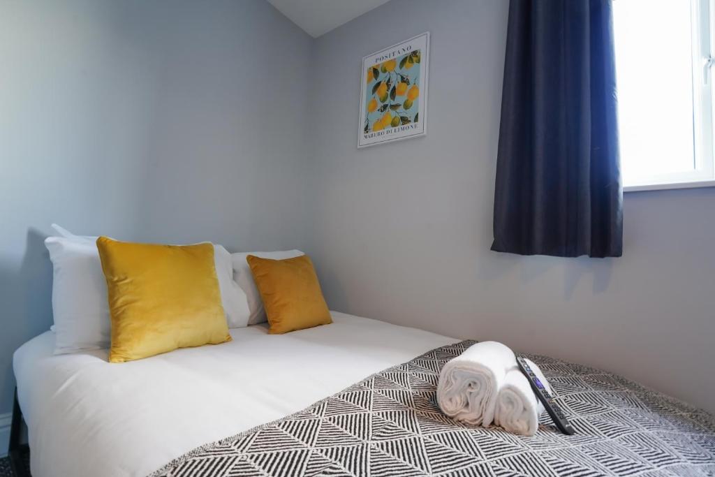 Work - En-Suite - Fridge & Microwave - Smart TV, Llanelli