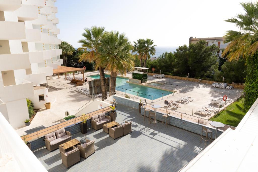 Apartamentos Vistasol — Swimming pool in Magaluf, Balearic Islands