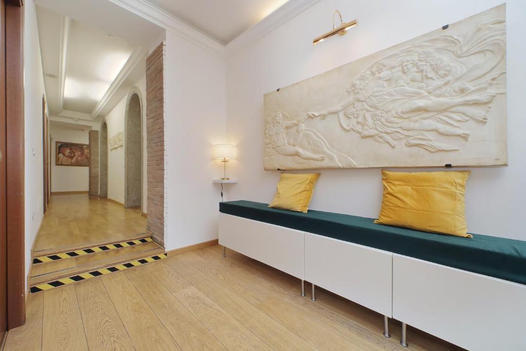 Romulus Rooms 2