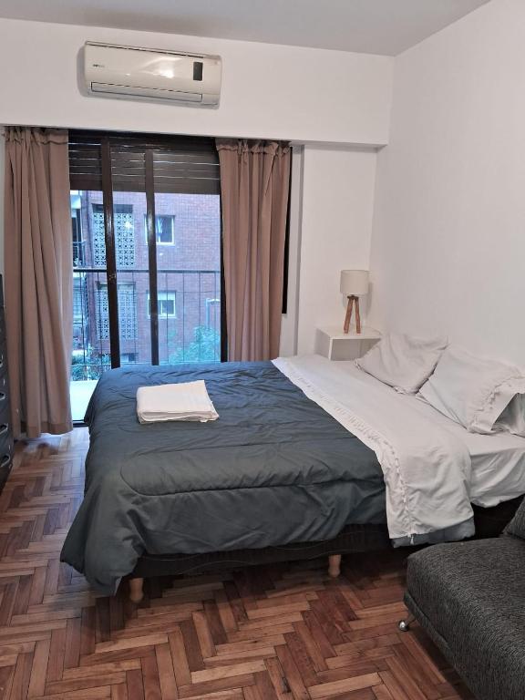 Agradable departamento con balcón Zona embajada USA Rural Bosques de Palermo - 1