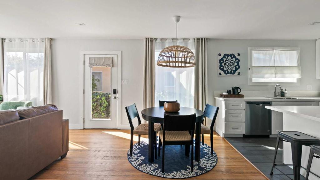 Beach Abode Walk to the Ocean, San Diego