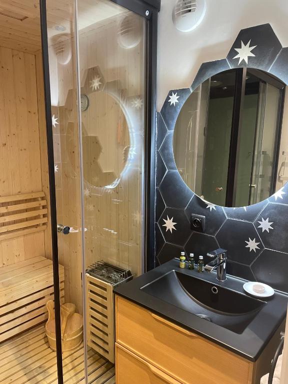 Le Patio de la Tour ! Studio 1 chambre avec SAUNA PRIVE sur le remblai 20m Plage - 3