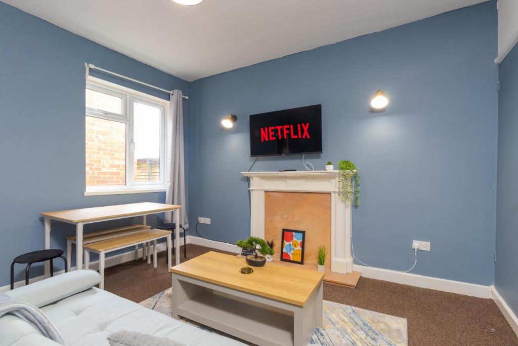 HIGH STREET APARTMENT, SLEEPS 6 GUESTs!, Bedworth