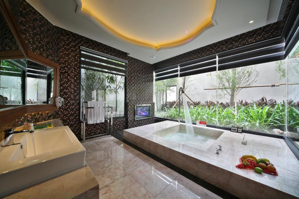 Han Guan Motel