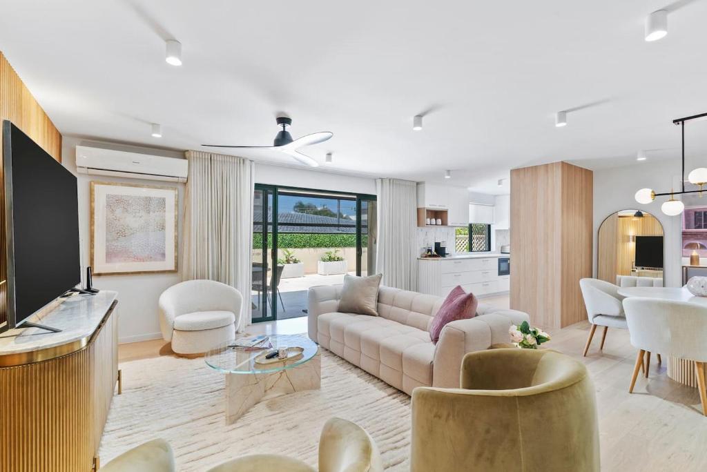 C'est Mermaid - A Stunning Beachside Escape, Gold Coast