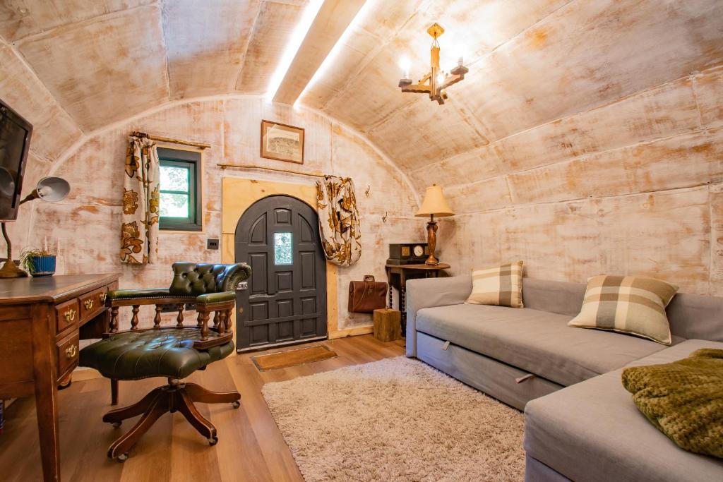 The Hobbit House, Edenfield