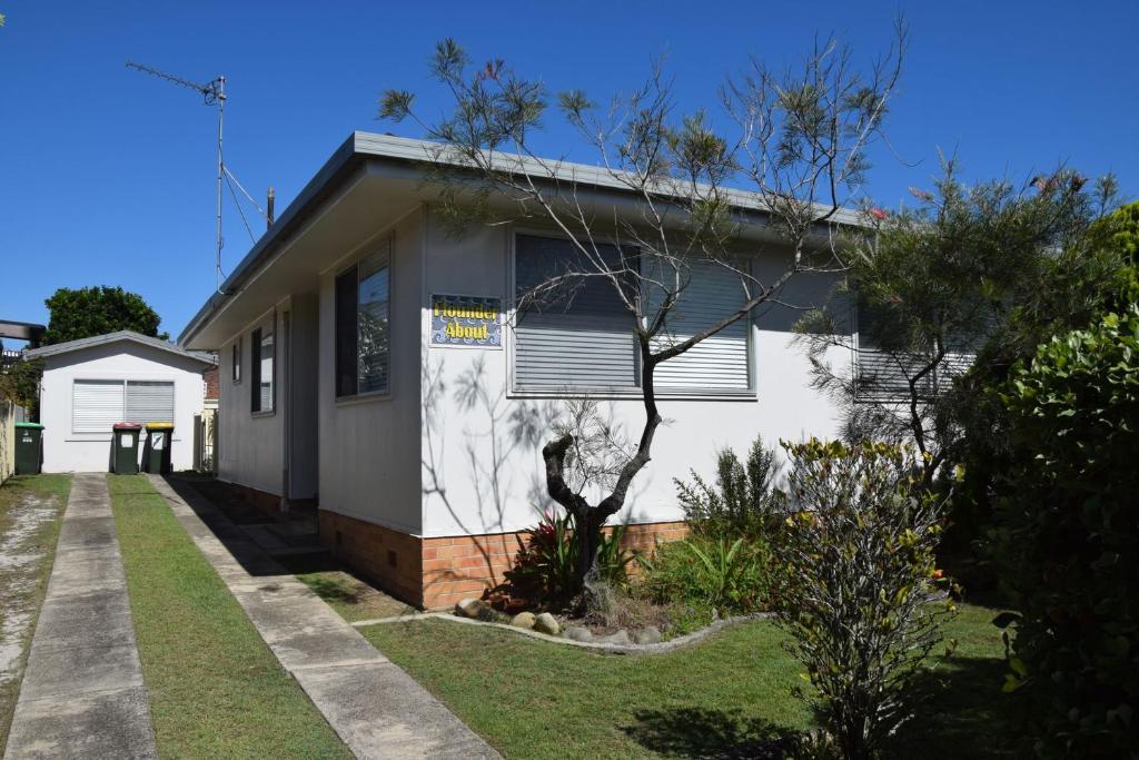 Flounder About - Bring your own linen, South West Rocks