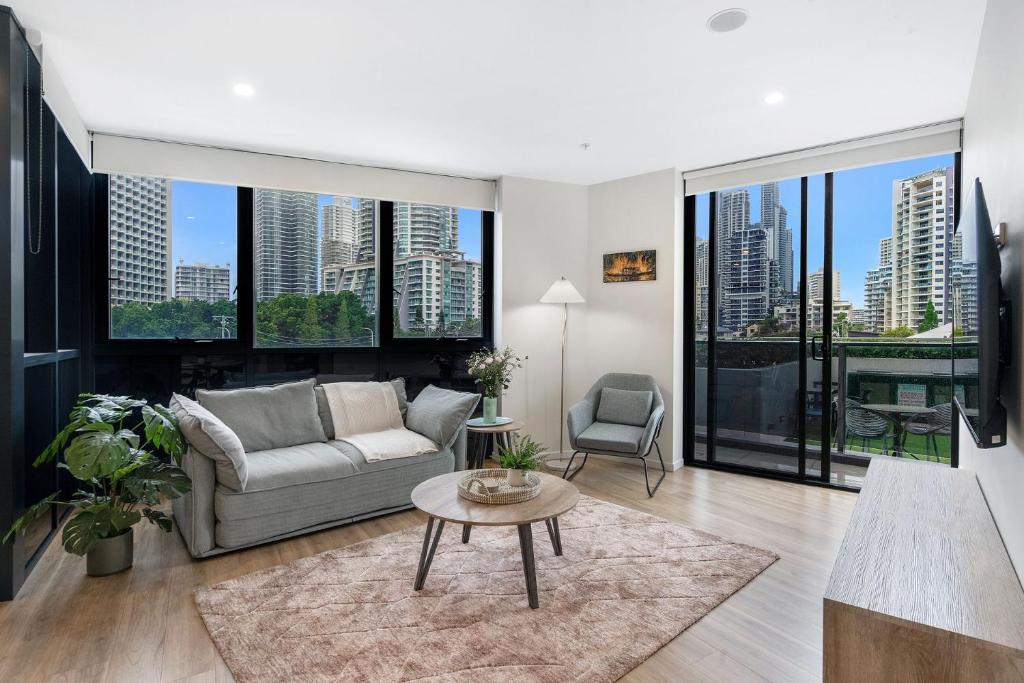 Couples Escape in Ruby Surfers Paradise - CoastHM, Gold Coast