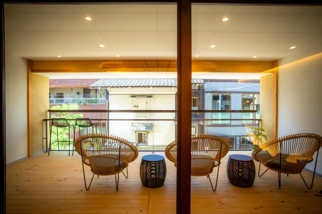 Shared lounge/TV area
