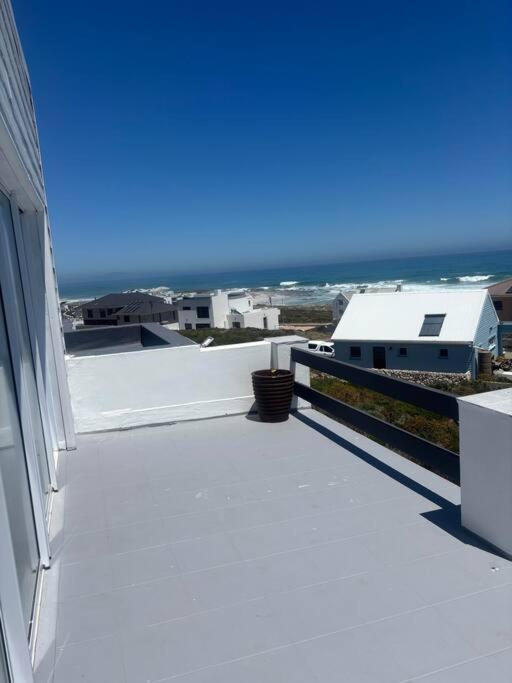 Sevenatseaview, Yzerfontein