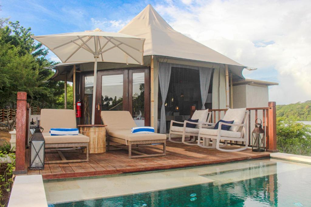 Menjangan Dynasty Resort Menjangan Dynasty Resort – Glamorous beachside camping in West Bali