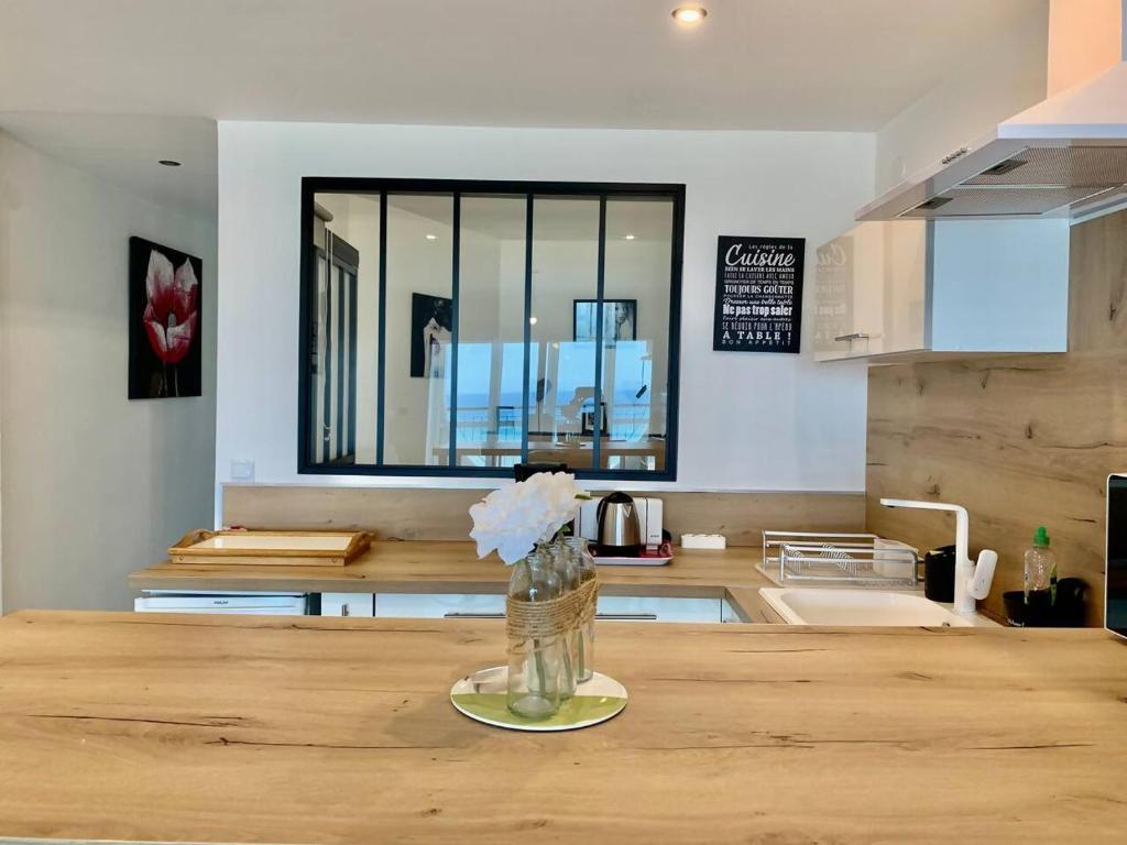 AwayDays Minimal Apartment with Incredible Views - 4