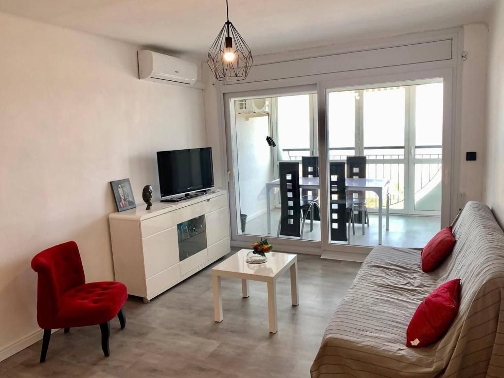 AwayDays Minimal Apartment with Incredible Views - 5