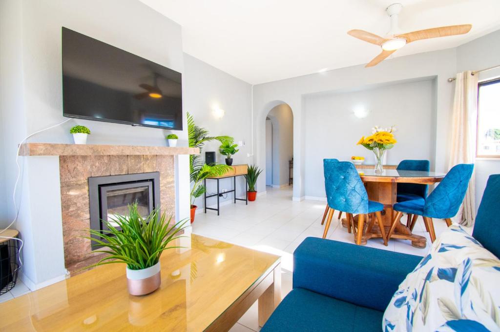 99B Hibiscus - Spacious 2-Bedroom Apartment with Pool Views, Carvoeiro