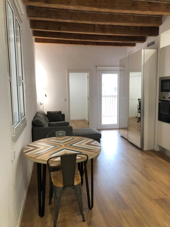 Charming modern flat in Barcelona - 1