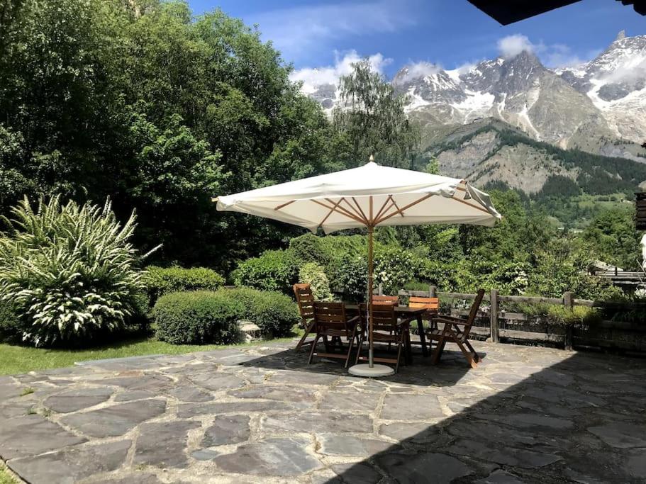Courmayeur 2BR 2BA Terrace, Amazing View & Parking - 1