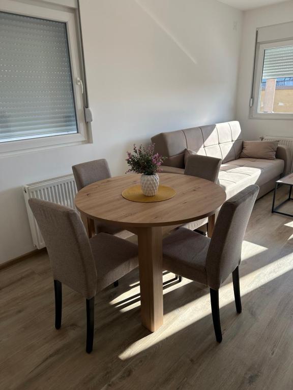 MM-2 Apartman, Stara Pazova