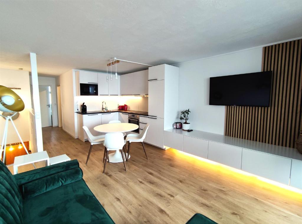 2-Zimmer Wohnung, Pools, Sauna und Balkon - 3