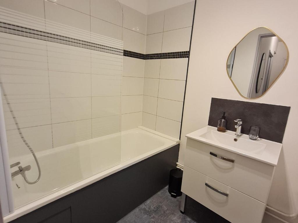 Appartement central et calme, proche de la Place Stanislas - FR-1-584-350 - 3