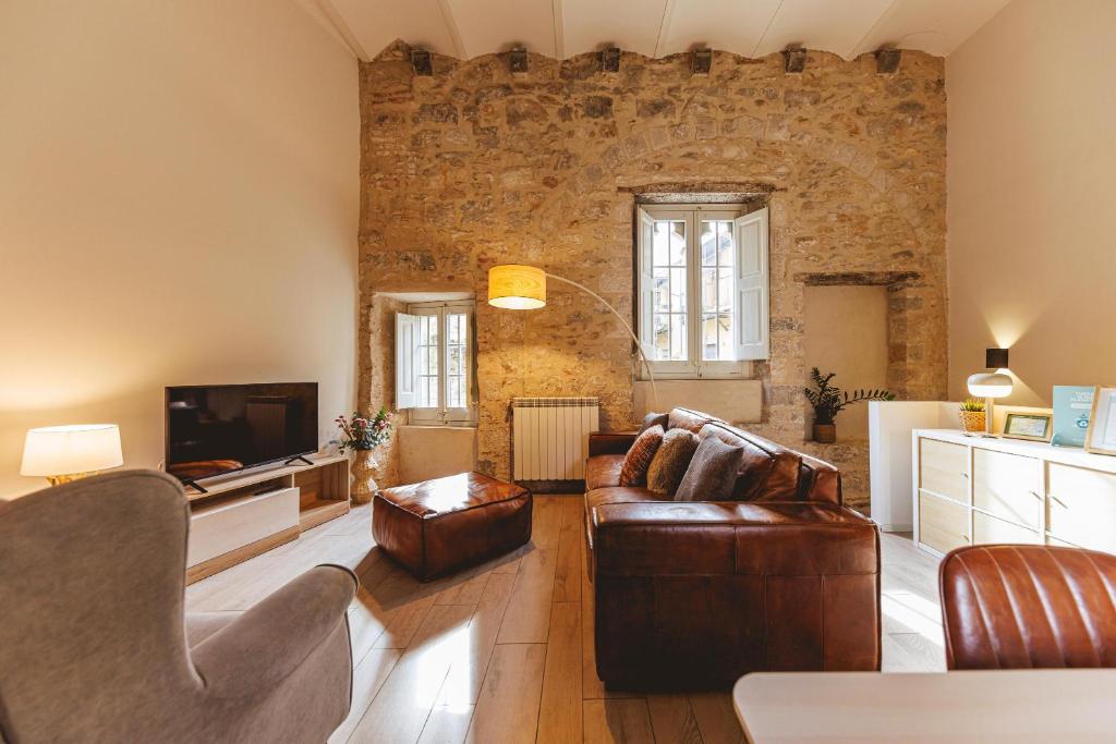 Bravissimo Llebre Duplex, with patio, Girona