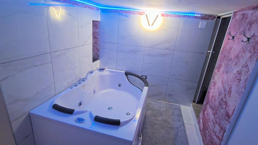 Dimorae Penelope, Portici