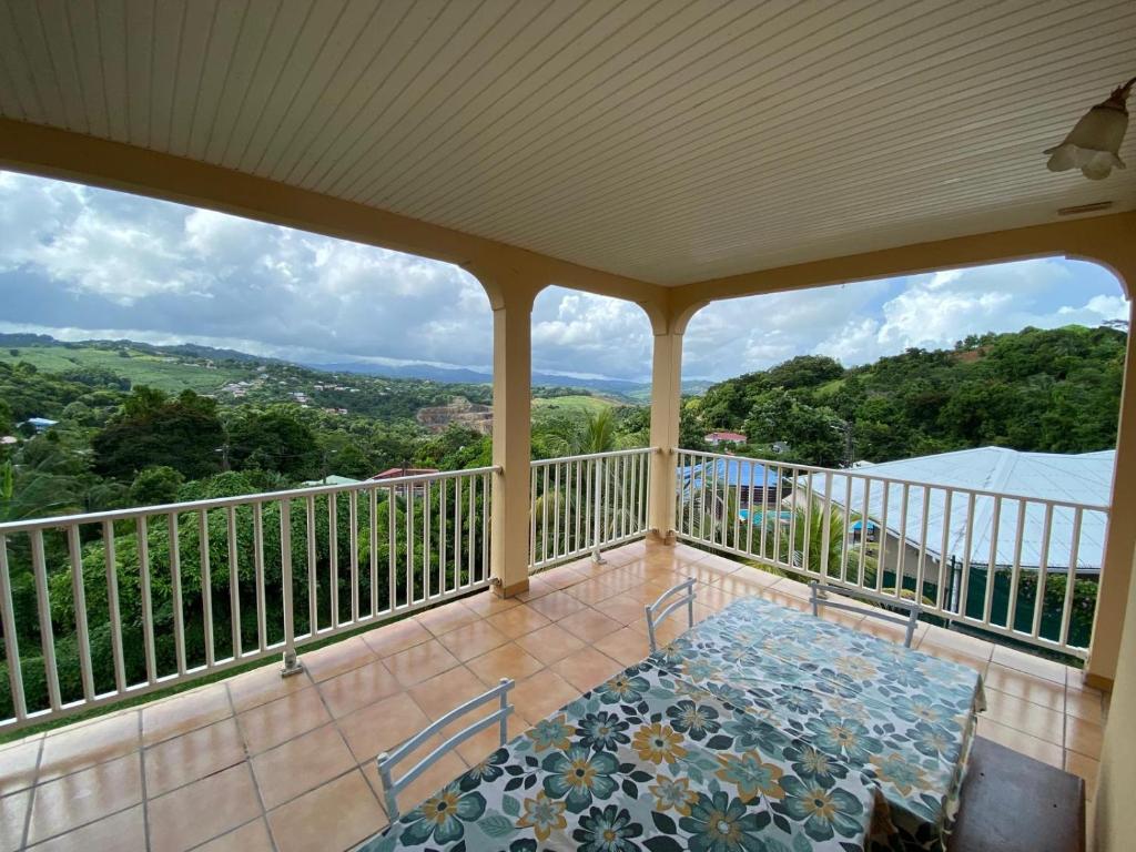 Logement F6 très spacieux, à la croisée des chemins, Le Robert