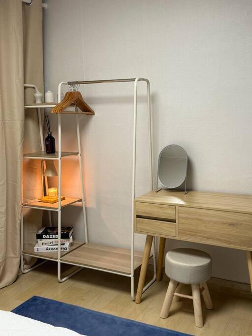 KojjeeBnB Bed Room2, Qeen size bed2, TV 2, #KSPO#JYP#Hanriver