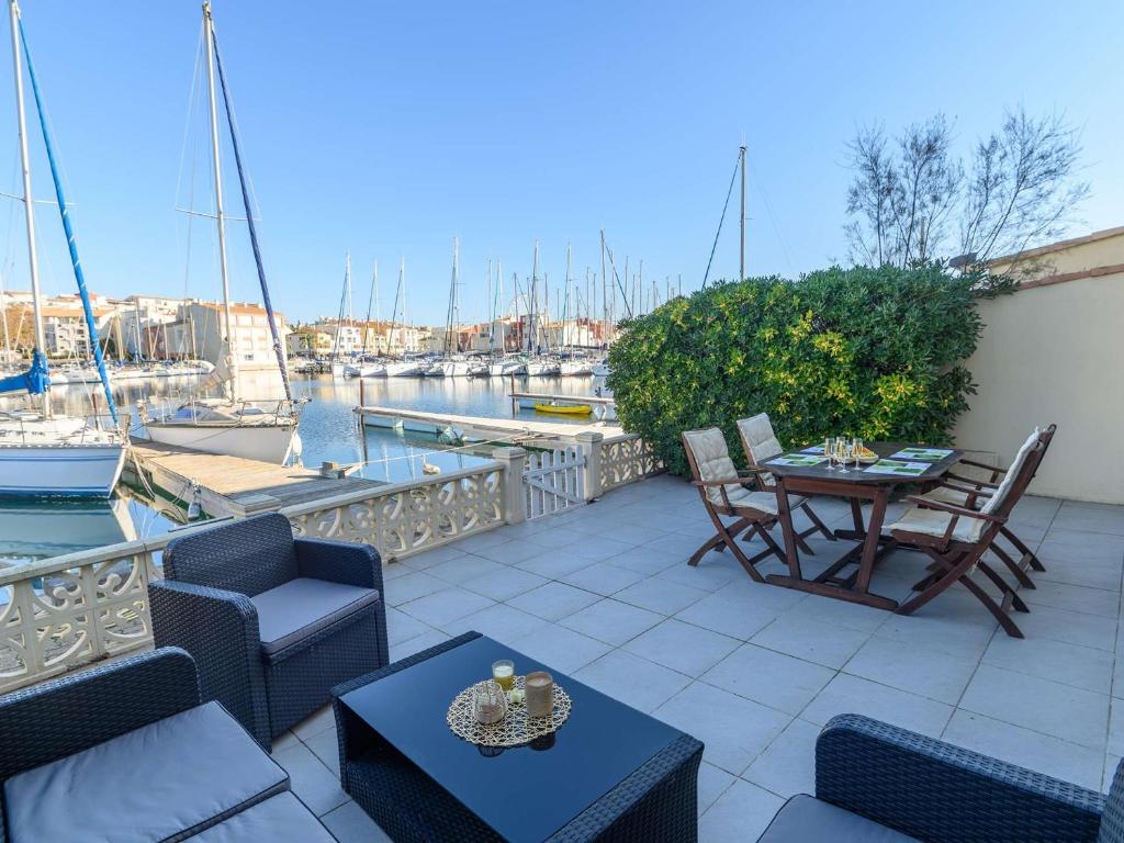 Marina lumineuse avec terrasses et plage privée à Cap d'Agde - FR-1-387-181 - 1