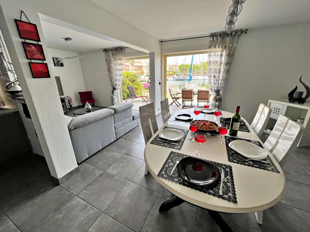 Marina lumineuse avec terrasses et plage privée à Cap d'Agde - FR-1-387-181 - 5