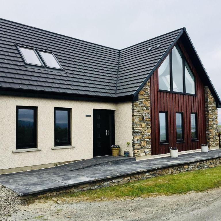 Switha - Luxury home in Stromness, Orkney with outstanding views and hot tub, Orkneje
