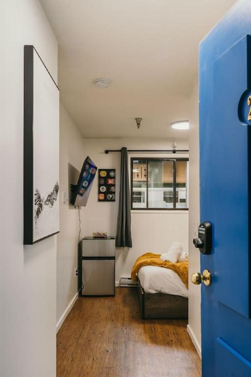 The Dorm Ski-In Ski-Out Studio, Pool and Gym, Big White