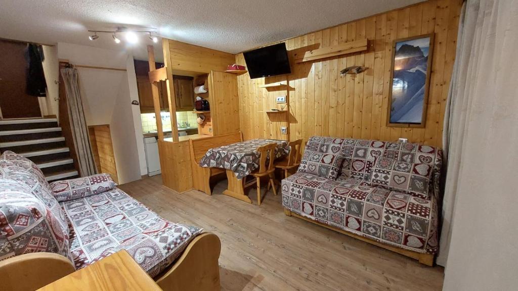 Les Menuires Résidence Brelin Skis aux pieds - 3