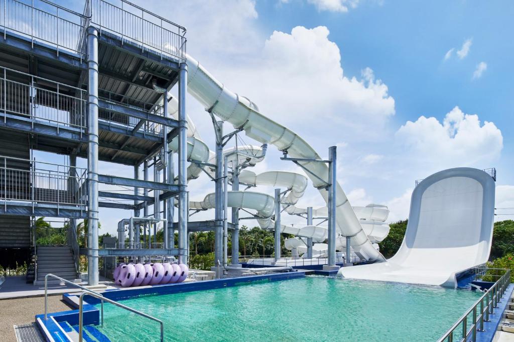 Swimming pool