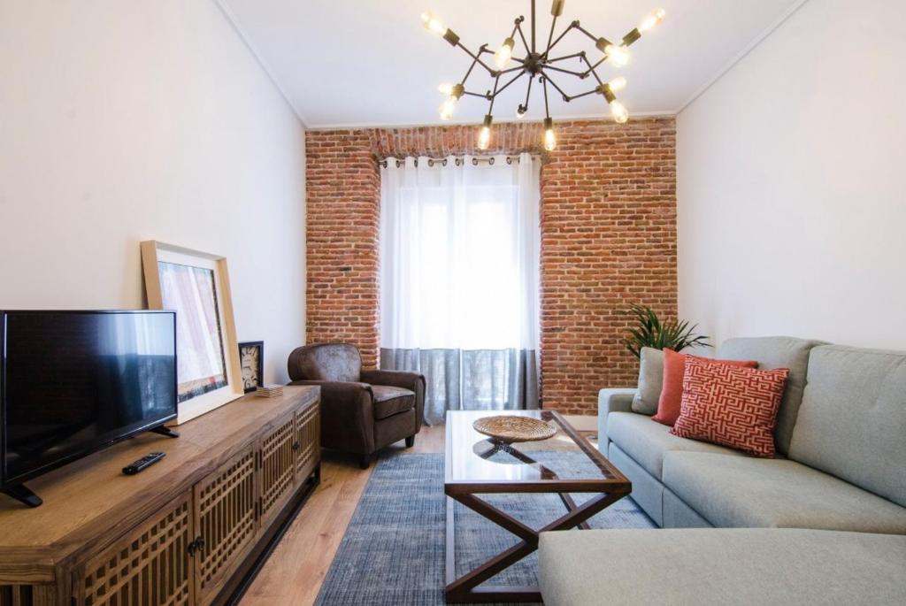 Bright Cozy 2BD 2BTH with Balcony - Chueca - 5