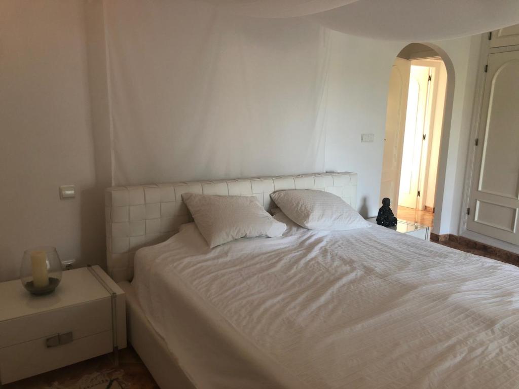 Luxury 5 Bed Mountain Views Heated Pool Games Room - 2