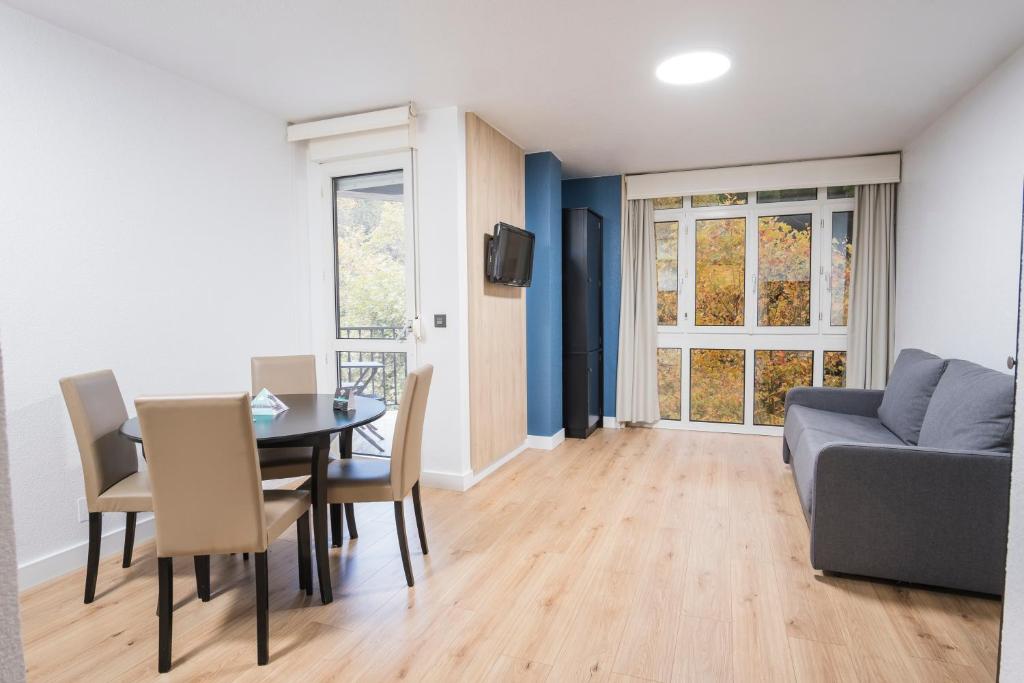 Alda Don Carlos, Santander