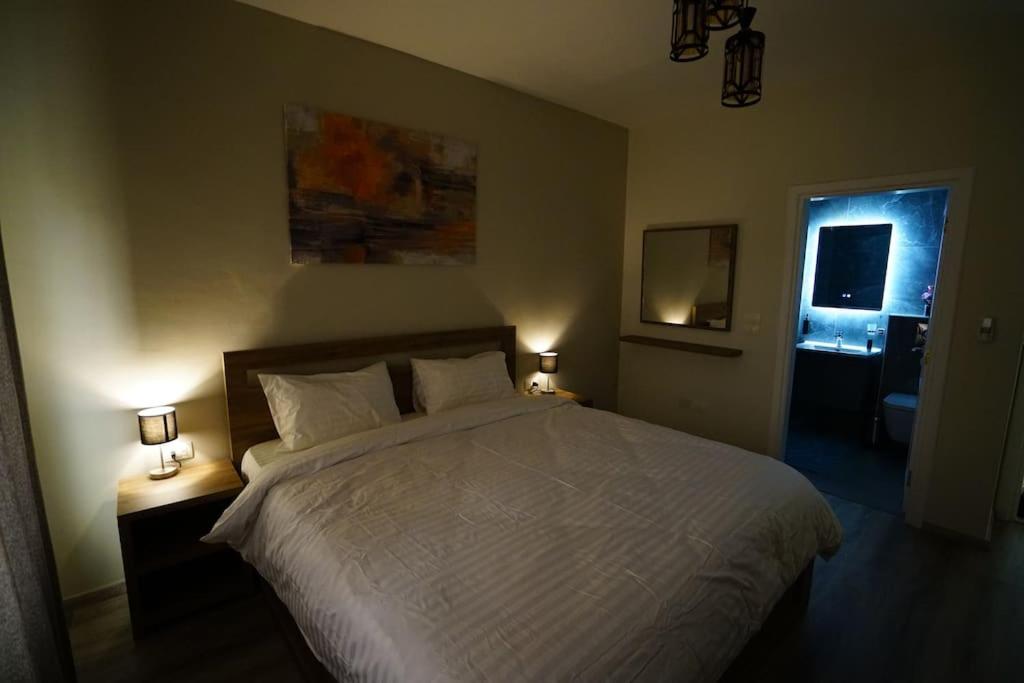 Modern Flat in Heart of Amman, Ammán