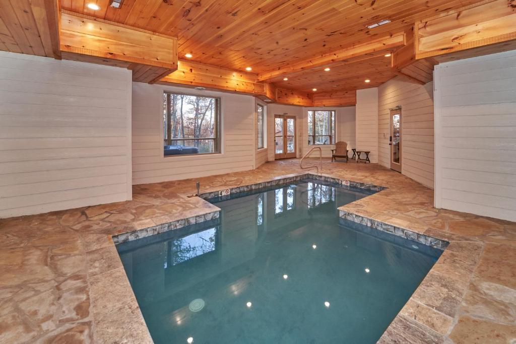 Splashing Elk, Sevierville