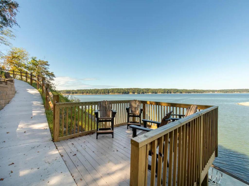 BEST VIEWS LAKE FRONT Waters Edge, Dandridge