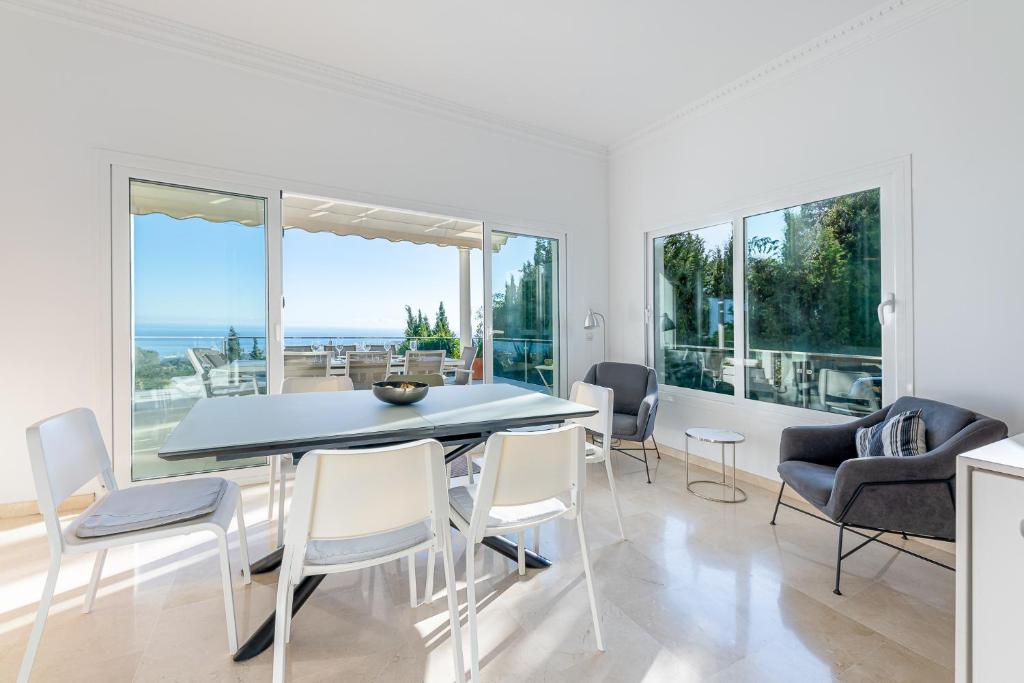 Stunning Villa with Panoramic Views of the Med - 4