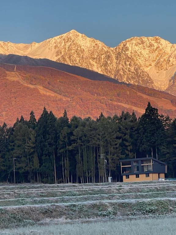 Yamaemi, Spacious luxury chalet 5br, onsen bath, Hakuba