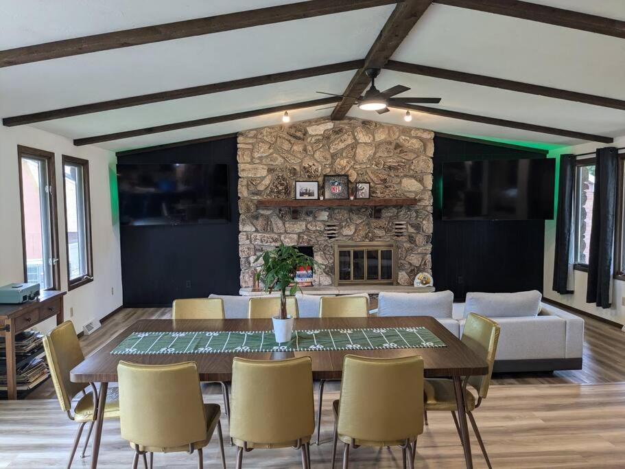 Holiday in Green Bay! 5 minutes walk to Lambeau!, Green Bay