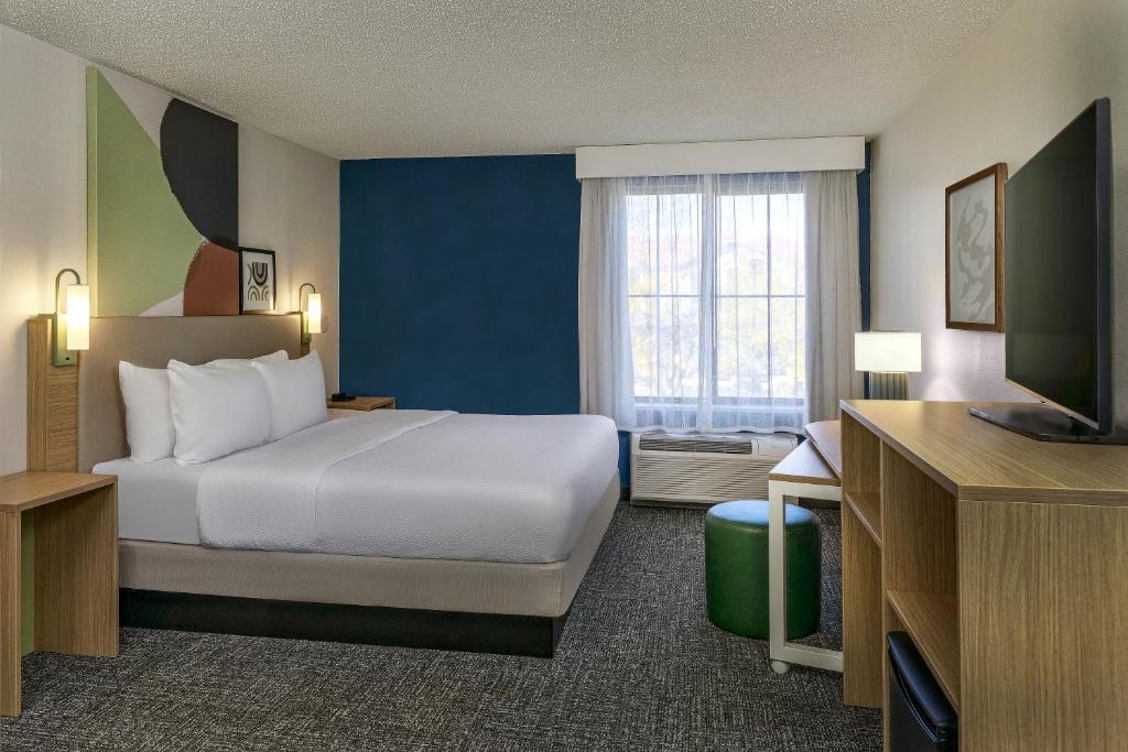Denver Spark by Hilton Denver International Airport Additional