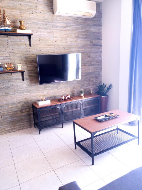 Seaside Rustic Flat in Harbour Tourist Area, Pafos