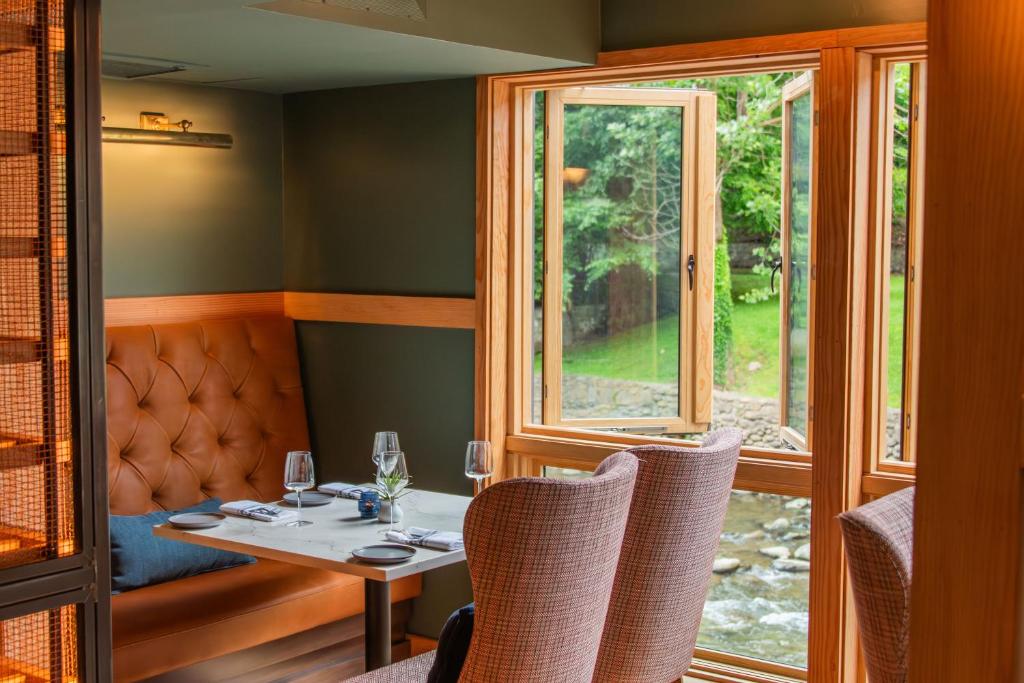 Restaurant, Historic Rocky Waters Inn, A Small Luxury Hotel in Gatlinburg (TN)