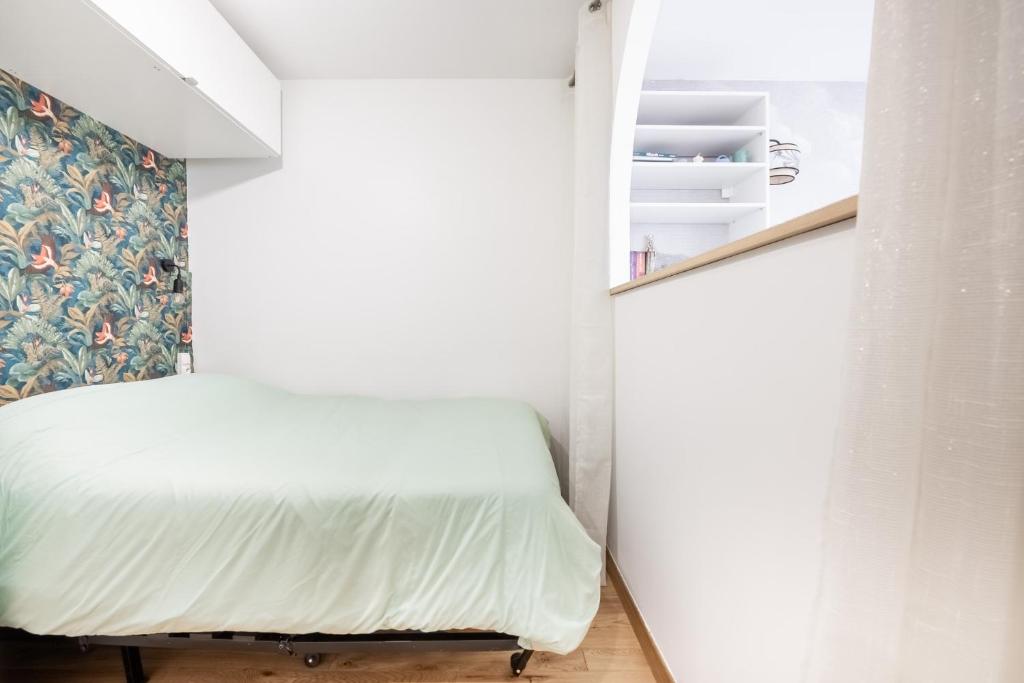 Charming Parisian Home Away from Home in the Heart of Paris - 5