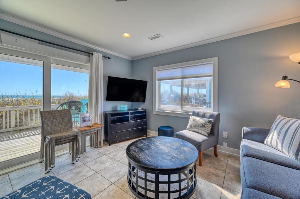 Oceanfront - Pet Friendly - Wraparound Porch, Surf City